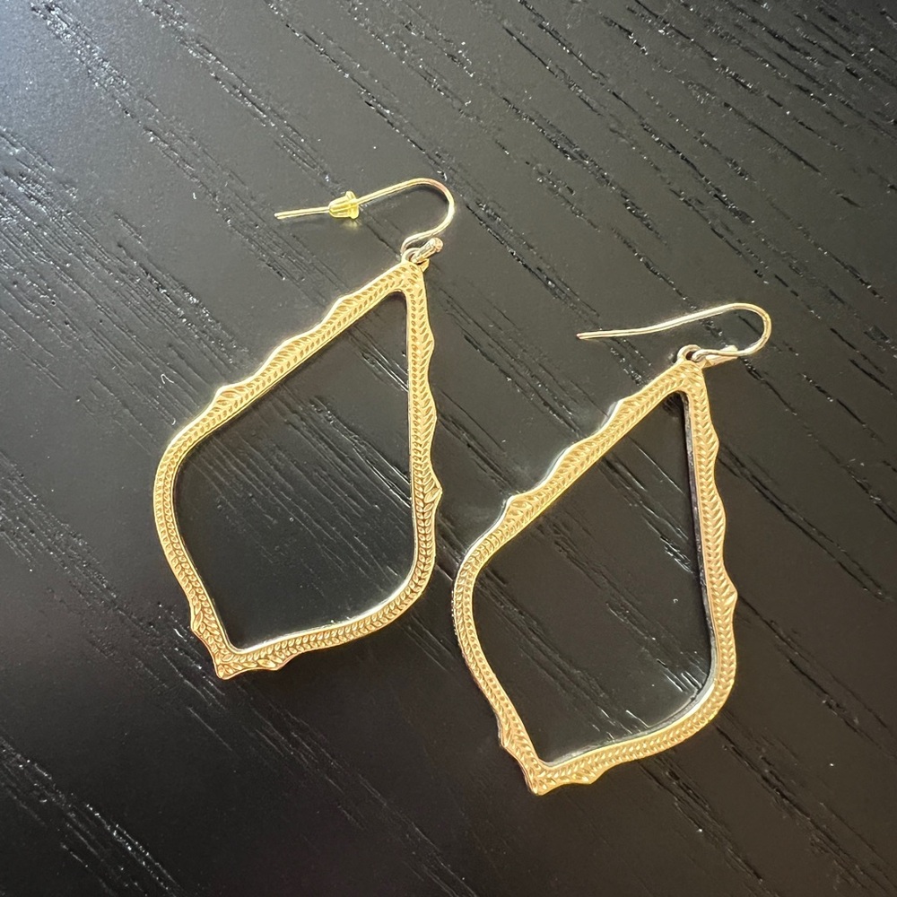 Kendra Scott Sophee Drop Earrings in Gold